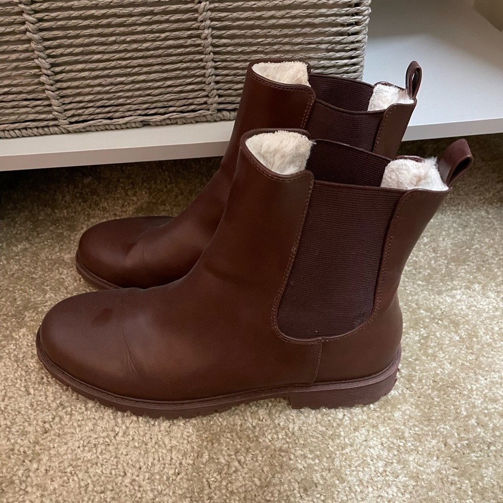 Loft women’s lug boots, size 9, fur lining and comfortable sole, good tread